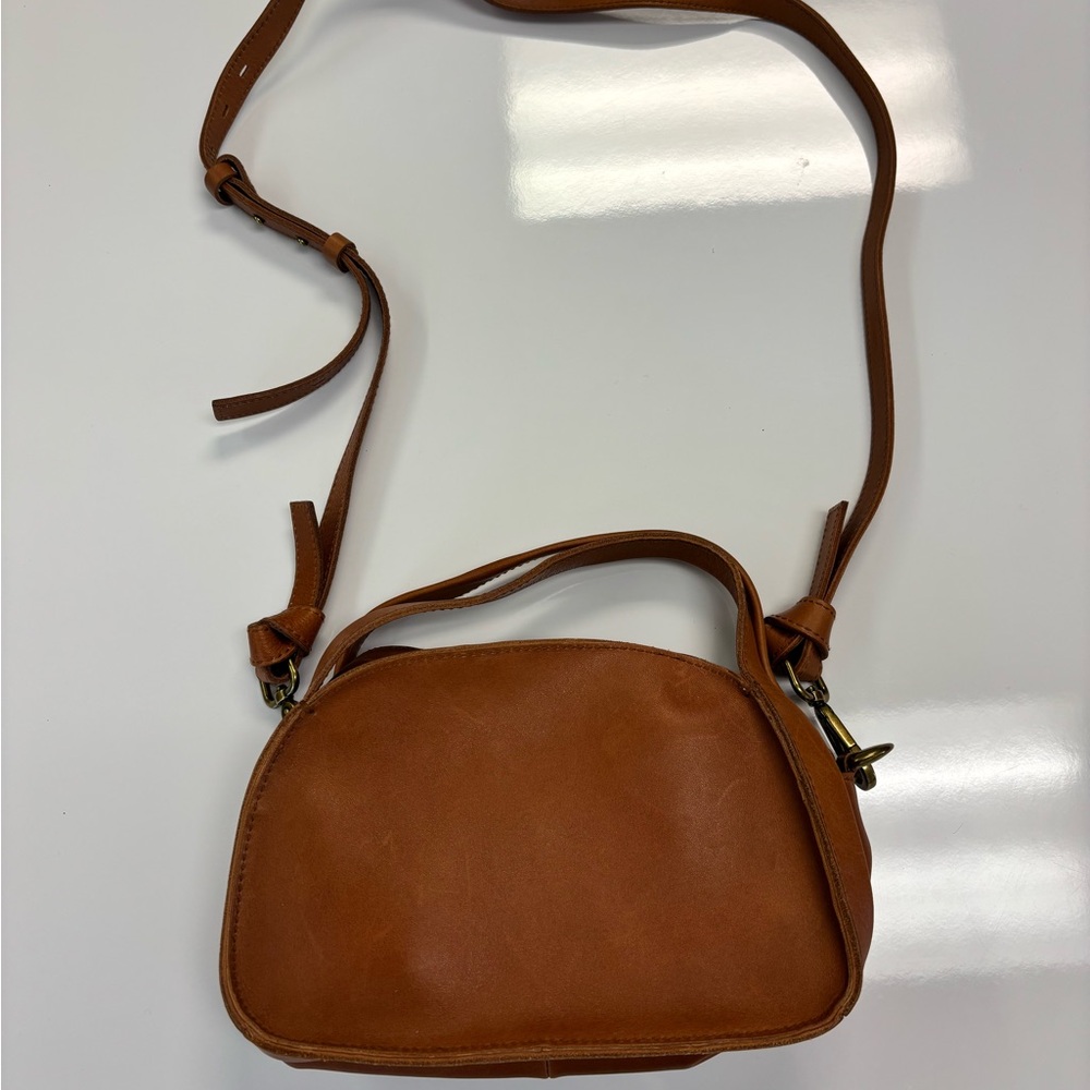 Madewell Elegant Tan Leather Shoulder Bag. Crossbody. All leather